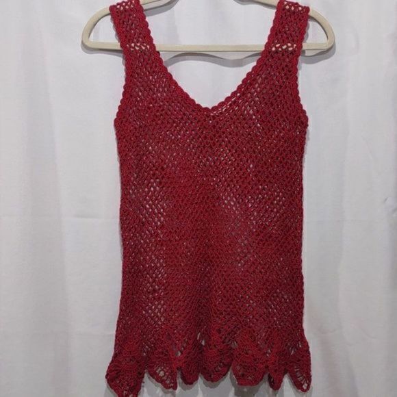 Red Crochet V Neck Tank Top with Scalloped Hem - Picture 3 of 5